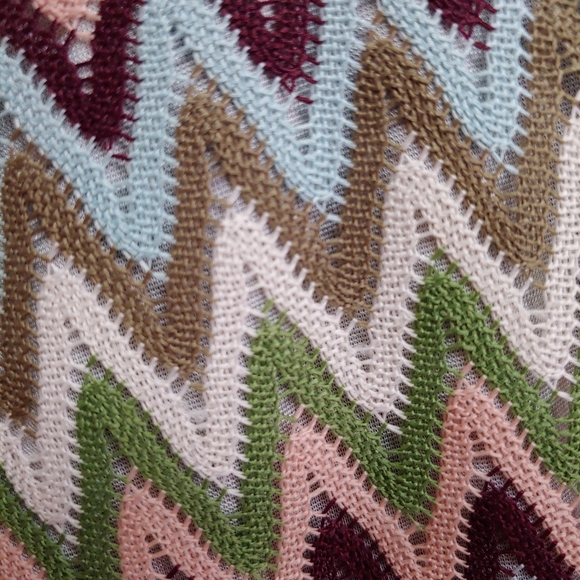 Colorful sweater - Picture 2 of 5